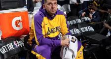 虎扑体育-东契奇回归赛场，连败首场状态亮眼，DWG观众沸腾！的简单介绍